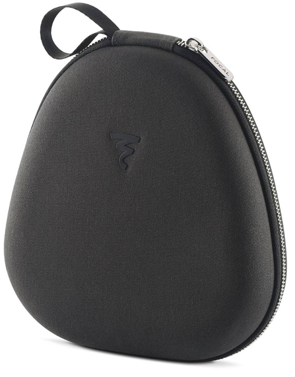 Étui de transport rigide noir du casque Focal Bathys MG, fermé, avec logo Focal embossé, fermeture éclair à tirette marquée FOCAL et passant de préhension, sur fond blanc