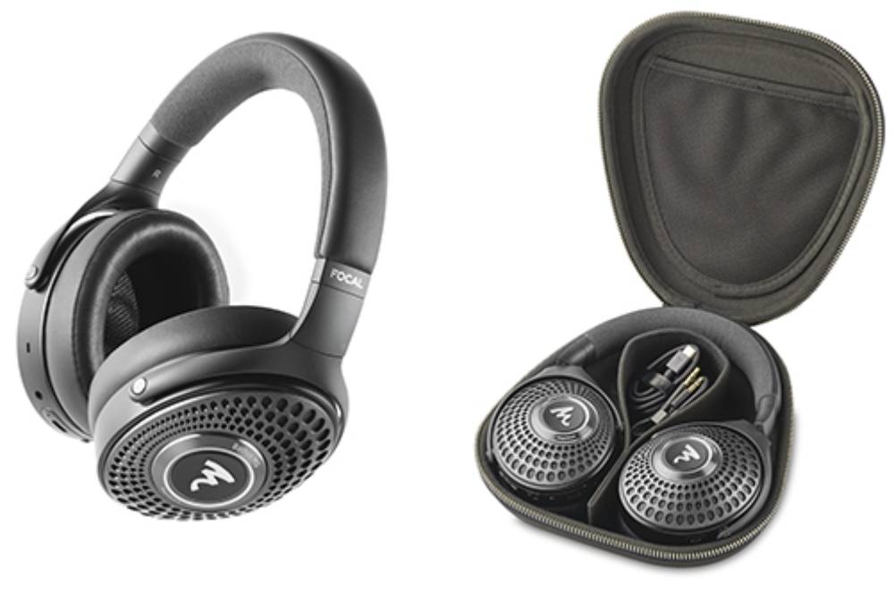 Casque Focal Bathys MG en finition Graphen Grey vu de trois quarts à gauche et son étui de transport rigide ouvert à droite, contenant les deux oreillettes repliées et les câbles fournis USB-C et mini-jack, sur fond blanc
