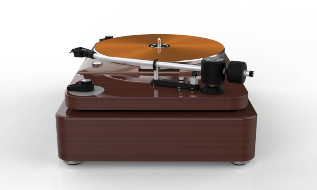 Vue de face basse de la platine Thorens TD 124 DD Exclusive en finition noyer, mettant en valeur le bras de lecture 12 pouces TP 124 et son contrepoids, le plateau cuivre massif et la base bois haute brillance