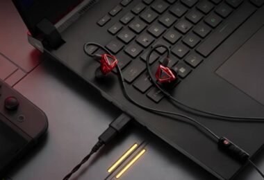 Écouteurs filaires intra-auriculaires Edifier Hecate Hunter S en finition noire, coques à design triangle inversé, câble tressé OFC de 2 mètres avec module DAC et DSP intégré, télécommande en ligne et connecteur USB-C