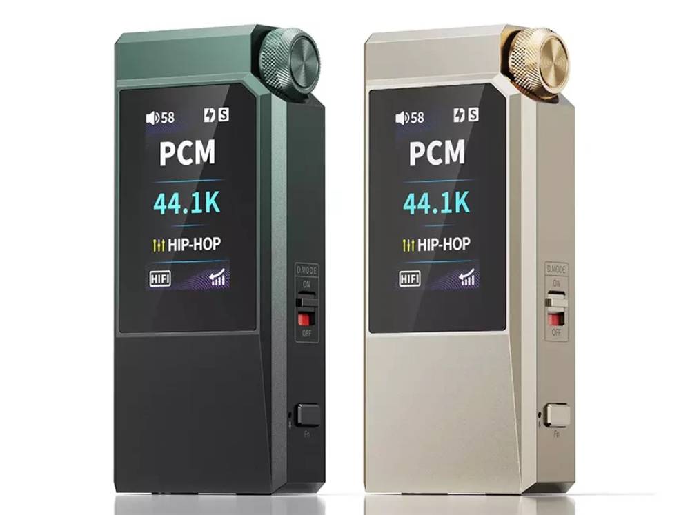 Vue de face des deux FiiO QX11, finitions vert foncé et or, écrans LCD affichant PCM 44.1K avec le preset HIP-HOP en mode HIFI, molette de volume crantée en haut et interrupteur D.MODE ON/OFF sur la tranche droite