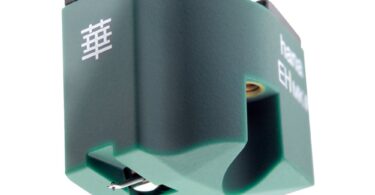 Cellule phono Hana EH Mk II à bobine mobile haut niveau, corps vert mousse à revêtement élastomère, capot supérieur noir, idéogramme japonais Hana en façade, trou de fixation fileté et diamant elliptique sur cantilever aluminium