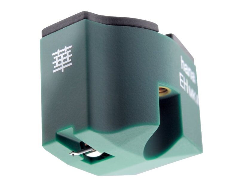 Cellule phono Hana EH Mk II à bobine mobile haut niveau, corps vert mousse à revêtement élastomère, capot supérieur noir, idéogramme japonais Hana en façade, trou de fixation fileté et diamant elliptique sur cantilever aluminium