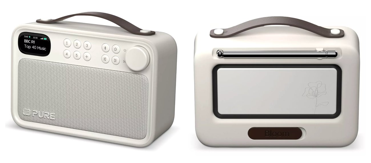 Pure Bloom coloris Sable en vue avant et arrière : écran couleur DAB+, touches de présélection, commandes Bluetooth, grille en tissu, antenne télescopique repliée au dos, panneau arrière orné d'une fleur et languette Bloom
