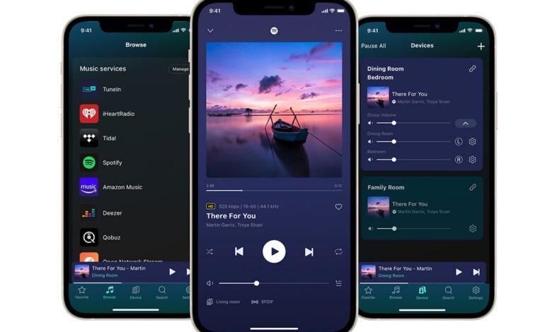 Trois écrans de smartphone affichant l'application WiiM Home : liste des services de streaming, écran de lecture en cours et page Devices regroupant plusieurs pièces en multiroom avec une paire stéréo gauche-droite