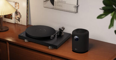 Application WiiM Home réunissant dans un même système multiroom des appareils WiiM, des enceintes Audio Pro série W et des électroniques Pro-Ject