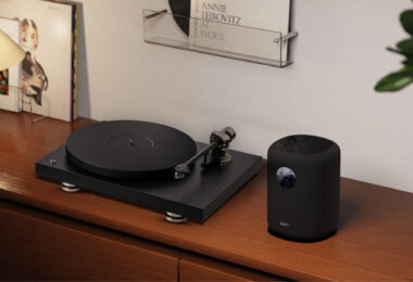 Application WiiM Home réunissant dans un même système multiroom des appareils WiiM, des enceintes Audio Pro série W et des électroniques Pro-Ject
