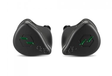 Intras qdc BASALT à coque en titane noir façon basalte, haut-parleur dynamique unique de 13 mm à membrane en diamant pur, connecteurs 2 broches 0,78 mm
