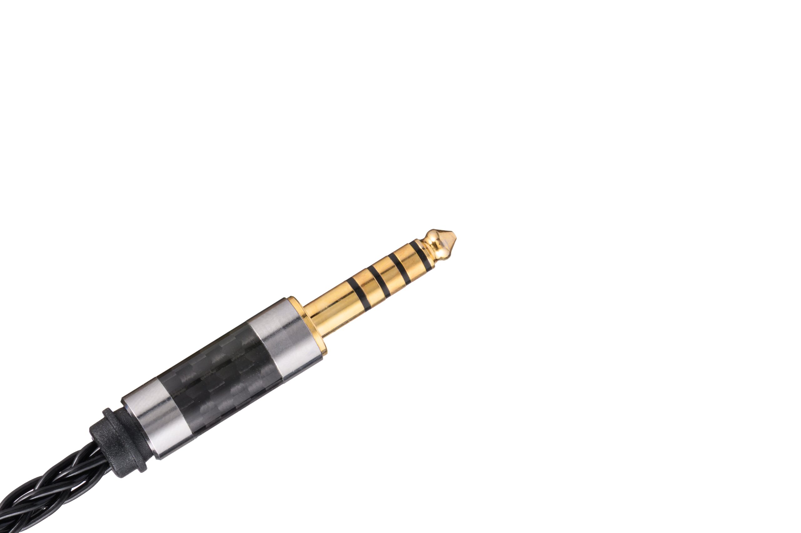 Intras Noble Audio Vanguard, coques en aluminium usiné et câble à huit conducteurs en cuivre argenté terminé en 4,4 mm