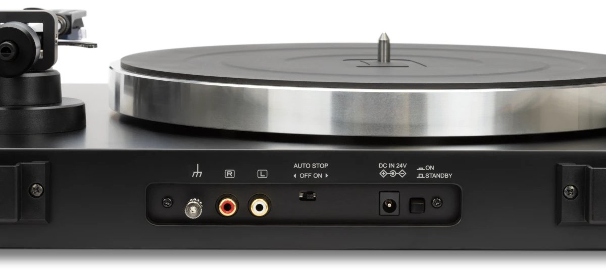 Face arrière de la platine Andover-One DD : borne de masse, sorties RCA gauche et droite, sélecteur d'arrêt automatique, entrée alimentation 24 V et interrupteur marche veille