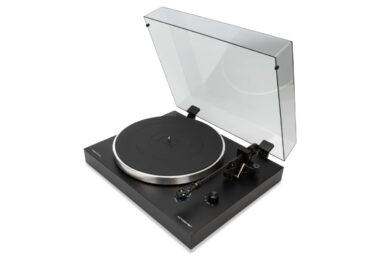 Platine vinyle Andover Audio Andover-One DD à entraînement direct, plinthe MDF noir mat, plateau aluminium, bras droit carbone avec cellule Audio-Technica AT-VM520xEB et capot relevé