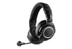 Casque fermé Audio-Technica ATH-M50xSTS-WL noir vu de trois quarts, avec sa perche de micro à condensateur abaissée