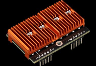 Module de sortie IEM discret en classe A de Burson Audio, double mono, avec dissipateur orange à ailettes et connecteurs enfichables