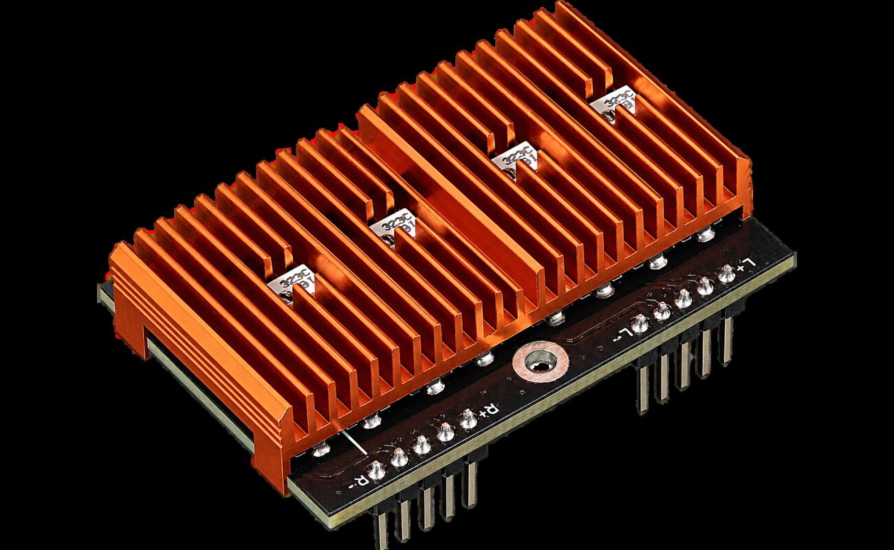 Module de sortie IEM discret en classe A de Burson Audio, double mono, avec dissipateur orange à ailettes et connecteurs enfichables