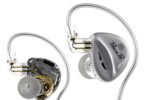 Intra-auriculaires CCA Polaris Pro en finition argent et noire, coque translucide laissant voir le transducteur dynamique 10 mm double aimant, câble à crochets d'oreille et connecteurs 2 broches