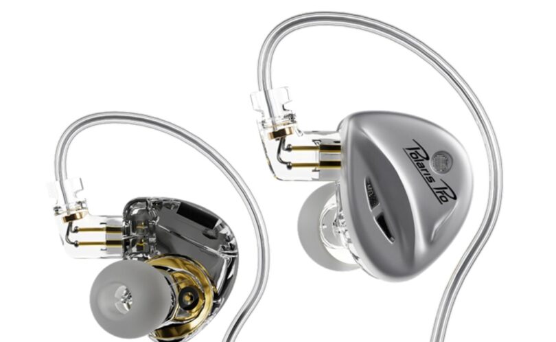 Intra-auriculaires CCA Polaris Pro en finition argent et noire, coque translucide laissant voir le transducteur dynamique 10 mm double aimant, câble à crochets d'oreille et connecteurs 2 broches