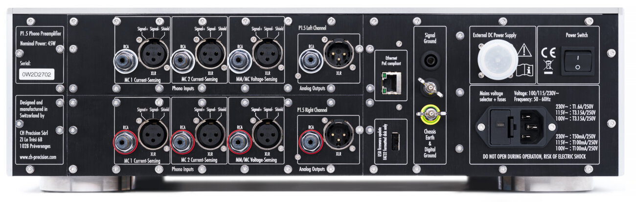 Panneau arrière du CH Precision P1.5 : entrées phono MC 1, MC 2 et MM/MC en XLR et RCA, sorties analogiques XLR et RCA, port Ethernet, USB, bornes de masse et prise pour alimentation externe