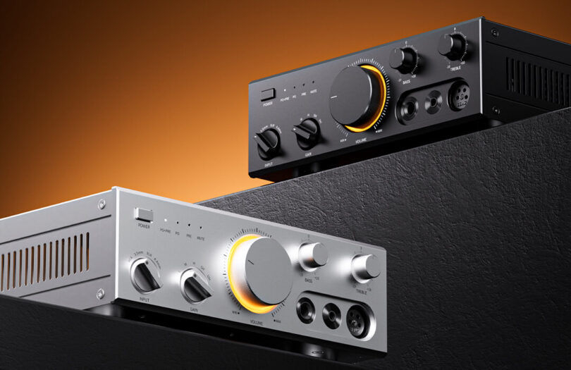 FiiO CLASS A ampli casque et préampli de bureau en finitions argent et noire, gros bouton de volume rétroéclairé orange, sélecteurs d'entrée et de gain, réglages basses et aigus, sorties casque 6,35 mm, 4,4 mm et XLR
