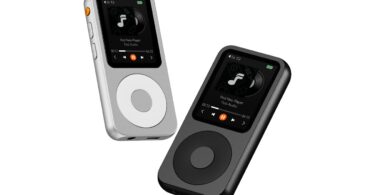 Baladeur Fosi Audio DAP Neo en finitions argent et noir, boîtier métal, écran TFT 2,4 pouces et molette de contrôle façon iPod Classic