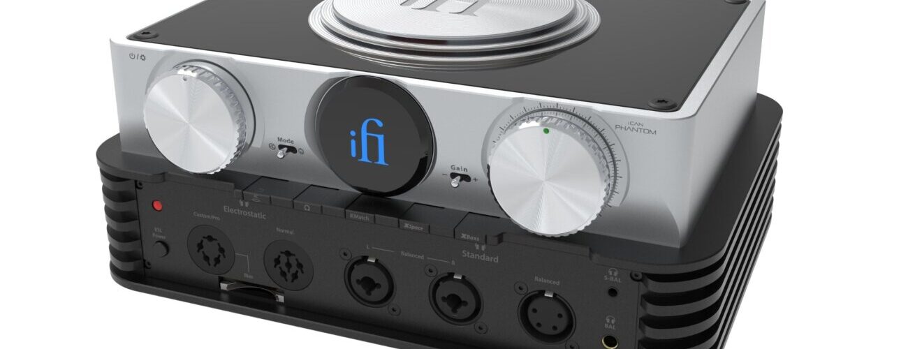 Ampli casque iFi iCAN Phantom 1.5 vu de trois quarts avec son boîtier aluminium à deux niveaux, ses deux potentiomètres, son écran OLED et ses sorties casque en façade