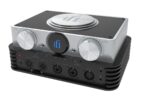 Ampli casque iFi iCAN Phantom 1.5 vu de trois quarts avec son boîtier aluminium à deux niveaux, ses deux potentiomètres, son écran OLED et ses sorties casque en façade