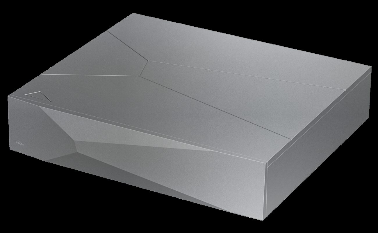 Reclocker convertisseur Innuos Next-Gen FLOW vu de trois quarts, châssis argent facetté identique au switch Next-Gen NET, horloge maîtresse OCXO et cartes de sortie modulaires
