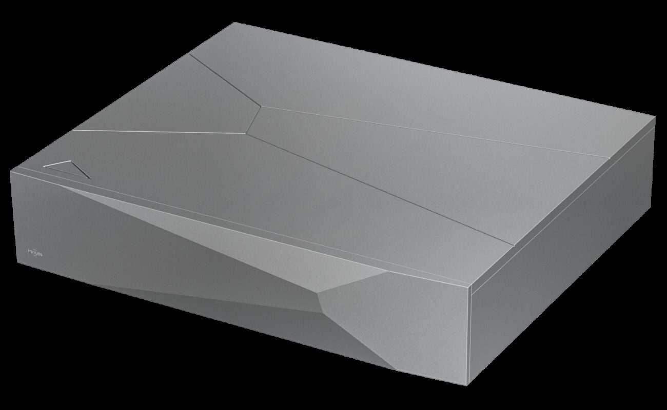 Switch réseau audiophile Innuos Next-Gen NET vu de trois quarts, châssis argent aux facettes biseautées de la gamme Next-Gen, compagnon du serveur ZENith Next-Gen