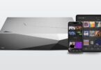 Serveur audio Innuos ZEN en aluminium à facettes avec smartphone et tablette affichant l'application Innuos Sense