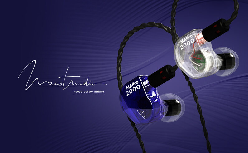 Intra-auriculaires Maestraudio MAPro2000 en coloris Iris Blue et Shallow Clear avec câble torsadé noir, connecteurs Pentaconn ear et coques compactes moulées au Japon