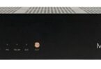 Convertisseur Merason DAC 2 noir vu de face, voyants et boutons dorés en façade, capot ajouré, logo Merason à droite