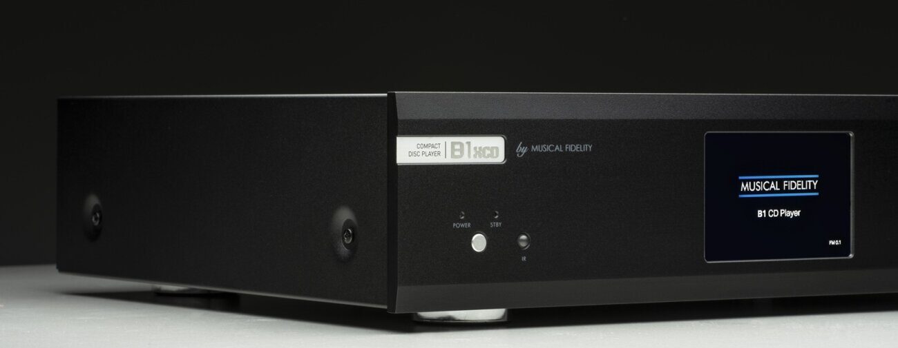 Façade noire du Musical Fidelity B1xcd avec son tiroir, ses touches de commande et son écran couleur