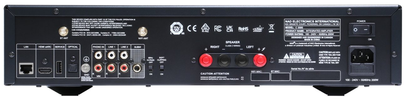 Face arrière du NAD C 359S avec port réseau, HDMI eARC, USB de service, entrée optique, entrée phono MM, deux entrées ligne, sortie caisson, sélecteurs passe-haut 80 Hz et Soft Clipping, antennes Wi-Fi et Bluetooth et borniers d'enceintes