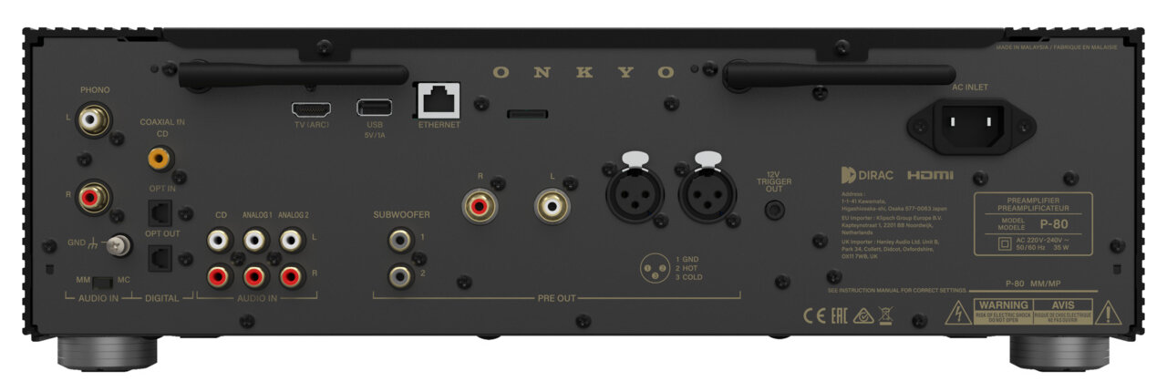 Face arrière du préampli Onkyo Icon P-80 : entrée phono MM/MC avec masse, entrées coaxiale et optique, sortie optique, entrées RCA CD et analogiques, HDMI ARC, USB, Ethernet, deux sorties caisson, sorties préampli RCA et XLR, trigger 12 V