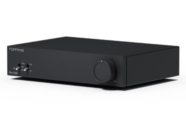 Amplificateur de puissance Topping Mini 500 en finition noire, façade aluminium avec sélecteurs TRIG ON OFF et BAL SE, bouton de volume analogique, châssis compact de bureau