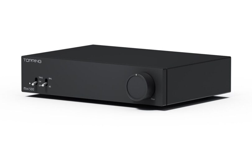 Amplificateur de puissance Topping Mini 500 en finition noire, façade aluminium avec sélecteurs TRIG ON OFF et BAL SE, bouton de volume analogique, châssis compact de bureau