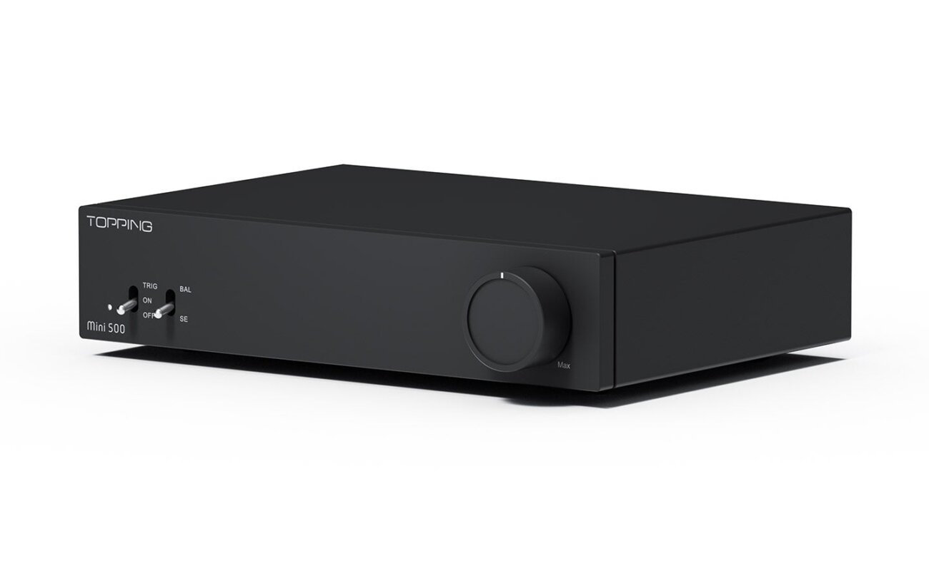 Amplificateur de puissance Topping Mini 500 en finition noire, façade aluminium avec sélecteurs TRIG ON OFF et BAL SE, bouton de volume analogique, châssis compact de bureau