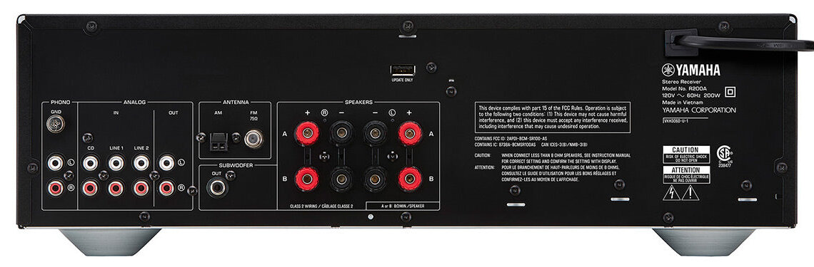 Face arrière du Yamaha R200A avec entrée phono, trois entrées RCA, sortie caisson, bornes d'enceintes A et B et connecteurs d'antenne